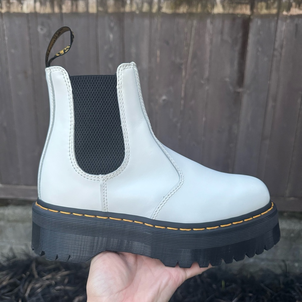 Dr. Martens 2976 Quad Chelsea Boots - platform white smooth leather